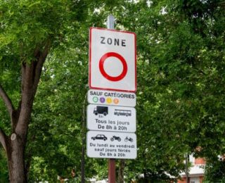 Suppression des ZFE : vers la fin des contraintes de circulation dans les grandes agglomérations ?